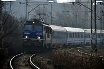 EP09-010 mit IC aus Prag nach Warschau in Katowice-Ligota (02.01.2012)