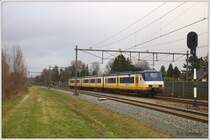 Ein Sprinter Plan Y-Triebzug f�hrt am 7. Januar 2012 als RE 7039 dem Bahnhof Rijssen aus; f�r beide Richtungen haltet einmal pro Stunde ein Regionalzug in diesem Bahnhof.