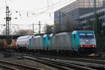 Zwei Cobra 2808 und 2807 kommen mit einem gemischten G�terzug aus Antwepen-Noord nach K�ln-Gremberg und fahren in Aachen-West ein bei Sonne am 27.1.2012.