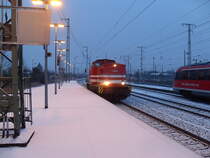 Am 27.01.2012 kam die HGB V100.01 (DR 110 573-3;112 573-1;ex DB 202 573-2;2004 Inbetriebnahme als 203 211-8;und l�uft jetzt als 203 213-4)aus dem RAW Stendal und fuhr Lz in Richtung Wittenberge.