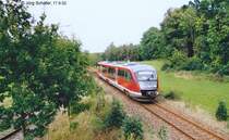 Am 17.9.02 bot ein J�gerstand zwischen den Gleisen einen erh�hten Standpunkt. Beim Blick nach Norden wurde leider die Abzweigweiche zum Gyproc-Werk durch einen Baum verdeckt. Am linken Bildrand sieht man das Anschlussgleis.