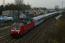 120 110-2 zieht den EN 452 Moskva - Paris Est am 27.01.2012 durch Landstuhl