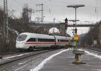 Wegen eines Updates des ESTW in Eisenach 21.01.2012 wurde der Fernverkehr zwischen Eisenach und Erfurt ab Bebra �ber die NSS bis Eichenberg und von da weiter Richtung Leinefelde/Nordhausen/Halle umgeleitet. Hier der ICE  Bamberg  in Eichenberg.