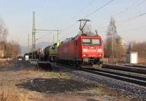 185 189-8 mit einer sehr interessanten Wagenlok, eine G1700BB der BLS, und einem gemischtem G�terzug in Fahrtrichtung S�den. Aufgenommen am 18.01.2012 am B� Eltmannshausen/Oberhone.