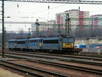V63 014, V43 1087, V63 042 und V43 1055 als Lokzug am Bahnhof Budapest-Kelenf�ld, am 13. 03. 2010. 