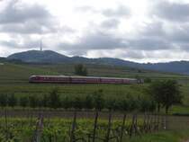 VT 12.5 Stuttgarter R�ssle am 17. Mai 2008 in Burkheim am Kaiserstuhl, als Vorspann auf der SWEG Strecke dient V 103 der SWEG die sonnst eher G�terz�ge am Haken hat.