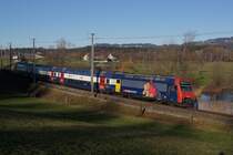 Re 450 027-8 befindet sich am 15.1.12 zwischen Wetzikon und Bubikon.