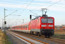 Auch am 27.1.2012 ist ein X-Wagenzug mit zwei Steuerwagen an den Enden auf der S11 unterwegs. Geschoben wird der Zug hier von der 143 039-6.