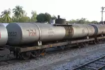 บ.ท.ค.333082 (บ.ท.ค. =B.O.T./Bogie Oil Tank Wagon) am 26.Oktober 2011 im Bf. Sila At.
