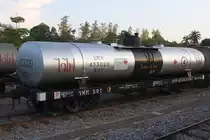 บ.ท.ค.433020 (บ.ท.ค. =B.O.T./Bogie Oil Tank Wagon) am 26.Oktober 2011 im Bf. Sila At. 

