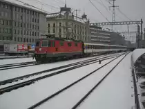 Re 4/4 II 11301 mit dem RE 3834 bei Einfahrt in St.Gallen, 01.02.2012.