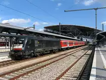 ES 64 U2-005 mit RB in Erfurt Hbf am 23.09.2011