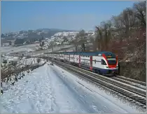 Darauf habe ich sehr lange gewartet: Schnee UND Sonne im Lavaux! Wobei beides nur in Sparausf�hrung doch einen sch�nen Hintergrund zu eine Testfahrt des 511 003 passt. 
Bei Bossi�re, am 1. Februar 2012