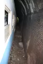 Vom Strecken-Km. 513,72 bis 513,84 liegt der am 11.Jänner 1909 fertiggestellte Pang Tup Khop Tunnel, welcher mit seinen 120,09m Länge der kürzeste Eisenbahntunnel Thailands ist. Bild vom 26.Oktober 2011.