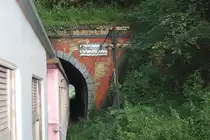 Nordportal des 120,09m langen Pang Tup Khop Tunnel am 26.Oktober 2011.