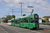Be 4/6S mit der Betriebsnummer 684 und dem B4 1448 �berquert die Wettsteinbr�cke auf der Linie 2. Die Aufnahme stammt vom 29.08.2011.