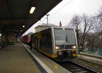 Burgenlandbahn 672 913  Der Querfurter  steht am 02.01.2012 als RB 34713 nach Zeitz abfahrbereit im Bf Wei�enfels. Wegen einer �bergabe durch die InfraLeuna von Zeitz nach Gro�korbetha, fuhr die RB an dem Tag von Gleis 1, dass sie sich mit der RB nach Leipzig teilen muss.