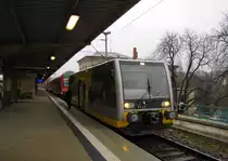 Burgenlandbahn 672 913  Der Querfurter  steht am 02.01.2012 als RB 34713 nach Zeitz abfahrbereit im Bf Wei�enfels. Wegen einer �bergabe durch die InfraLeuna von Zeitz nach Gro�korbetha, fuhr die RB an dem Tag von Gleis 1, dass sie sich mit der RB nach Leipzig teilen muss.