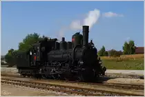 Dampflok 17c372 f�hrt mit EZ 7394  Leiser Berge  von Korneuburg nach Ernstbrunn. Hier beim St�rzen in Ernstbrunn 24.9.2011 
