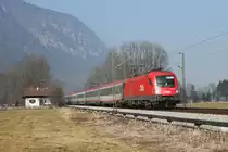 1016 018 mit einem OEC am 05.03.2011 bei Niederaudorf im Inntal.