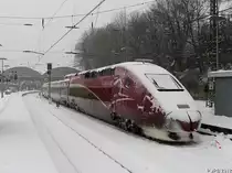 Gestrandeter Thalys 4346 in Aachen Hbf am 23.12.2010 // Irgendein Spa�vogel hat ein Auto-Warndreieck dazugestellt oder ist das eine Vorschrift aus Belgien?