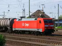 152 001-4 mit Kesselwaggons in Aachen West am 17.05.2011