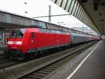 Bis zum 14.12.02 liefen einige Wupper-Express-Z�ge der Linie RE4 mit. Silberling-Garnituren. Hier hat 146 025 am 04.12.2002 mit dem RE 10418 in M�nster (Westf.) Hbf einen solchen Zug am Haken. Er bestand aus 5 Bn-Wagen ohne Steuerwagen.