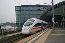 Hier 411 851-5  Elsterwerda  als ICE1549 von D�sseldorf Hbf. nach Berlin Ostbahnhof mit 411 062-3  Vaihingen an der Enz  als ICE1539 von K�ln Hbf. nach Berlin Ostbahnhof, dieser Triebzug stand am 28.1.2012 in Berlin Hbf. 