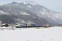 185 661 mit einem KLV Zug am 04.02.2012 bei Niederaudorf im Inntal.