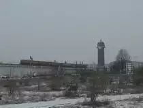 Rund um das Ostkreuz findet man derzeit noch Brachland mit interessanten S-Bahn-Fotomotiven. Sehr lange wird das nicht mehr so bleiben, das Gebiet um die Kynaststra�e wird mit hochwertigen Wohngeb�uden versehen. 5.2.2012