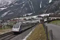 Ein Cisalpino ist am 07.01.2012 bei Silenen unterwegs nach Mailand