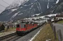 Re 4/4 II 11349 + Re 6/6 mit G�terzug am 07.01.2012 bei Silenen