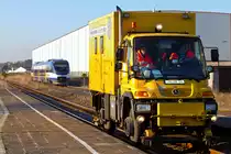 Nach Ausfahrt des 79802 wird die Gleismesmessfahrt bis Ueckerm�nde Stadthafen fortgesetzt. - 01.02.2012
