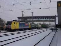 189.907 mit ihren G�terzug in Wels Hbf kurz vor der weiterfahrt in Richtung Salzburg 7.2.12 