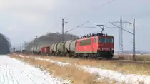 155 133-2 von DB Schenker kommt hier in Ahrensdorf mit einem gemischten G�terzug durchgefahren. Es ging weiter in Richtung Sch�nefeld. 03.02.2012