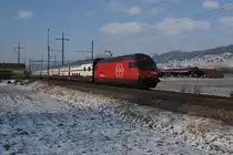 Re 460 034-2 f�hrt am 3.2.12 mit dem IR 2523 von Rolle Richtung Allaman.