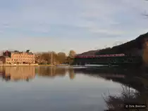 S6 mit 143 und x-Wagen �ber dem Stausee in Essen-Kettwig