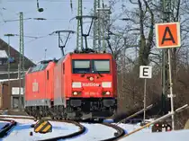 Bei eisigen Temperaturen rangieren 185 206-0 und 185 224-3 am 07.02.2012 durch eine Langsamfahrstelle in Aachen West. Die Lok`s �bernehmen einen Kesselzug aus Belgien und schleppen diesen kurze Zeit sp�ter Richtung K�ln.