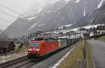 185 109 + Re 486 509 mit G�terzug am 07.01.2012 bei Silenen