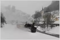 U 11  Mauterndorf  mit ihrem Sonderzug von Murau nach Tamsweg beim Fotohalt in Ramingstein am 7.2.2012