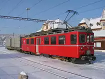 G�terzug (M�llzug) mit ein alte RhB Triebwagen (Chur-Arosa linie). Triebwagen is Bef 4/4 641 (ex- ABe 4/4 bei de RhB). Bahnhof LE NOIRMONT, 03-02-2012