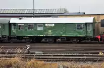 Alter 3-achs Gep�ck-/P-Wagen als  Begleitwagen  bei der VEB im Bf Euskirchen - 09.01.2012