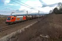 1216 903 konnte am 05.02.2012 um 14:55 mit Kesselzug kurz nach B�heimkirchen in Richtung Westen abgelichtet werden.