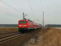 Schublok 112 186 mit dem RE 3 nach Stralsund am 07. Februar 2012 nach dem passieren des Bahn�bergang �ber die Bundesstrasse 96 / 115 in Gol�en in Richtung Berlin. 