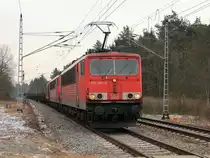 155 097-9 mit  155 011-0 und einem kurzen G�terzug am Haken kurz vor dem Bahn�bergang in Klein Ziescht.
