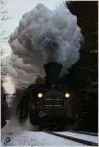 F�r eine kleine Gruppe aus England gab es dieser Tage Winterdampf in der Steiermark. Hier sieht man die dienst�lteste Dampflok der Welt, die 671 der Gkb mit dem SPZ 8519 auf der Fahrt von Graz K�flacherbahnhof nach Wies Eibiswald. Hollenegg 5.2.2012

