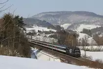460 019 mit einer Werbung f�r das Verkehrshaus Luzern erreicht am 03.02.2012 Zeihen mit IR 2071.