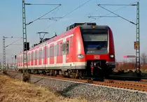 Single kommt hier der Triebwagen 423 746-7 auf der KBS 495 daher gefahren. 5.2.2012
