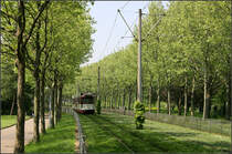 Alles grün bis auf die Bahn -

Mit Eröffnung der Stadtbahnstrecke Stadttheater - Paduaallee am 09.12.1983 begann in Freiburg  das moderne Nahverkehrszeitalter. Es war die erste wesentliche Netzerweiterung seit 1928. Die Aufnahme zeigt die rundherum grüne Trasse westlich der Haltestelle Technisches Rathaus. 

11.05.2006 (M)
