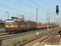 Die CD-Lok 372 011 hat in Dresden-Friedrichstadt einen G�terzug �bernommen und bringt ihn nach Tschechien - Heidenau,12.05.2006
